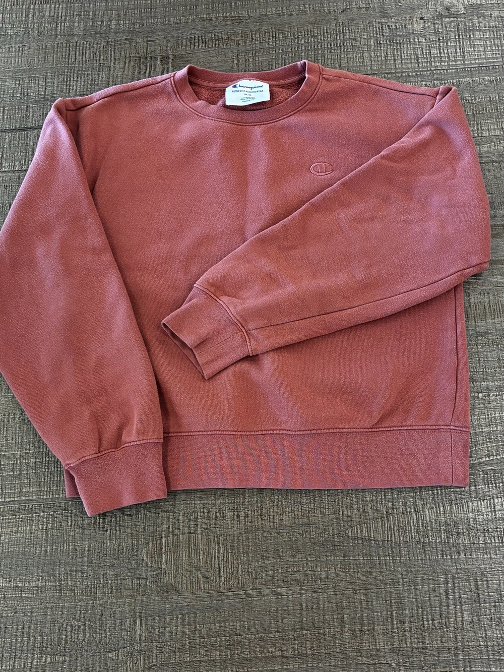 Champion Women’s Rose colored Crewneck Sweatshirt soft lightweight feel medium